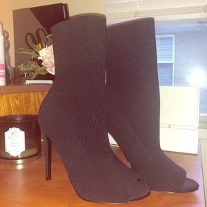 Cute comfy black booties